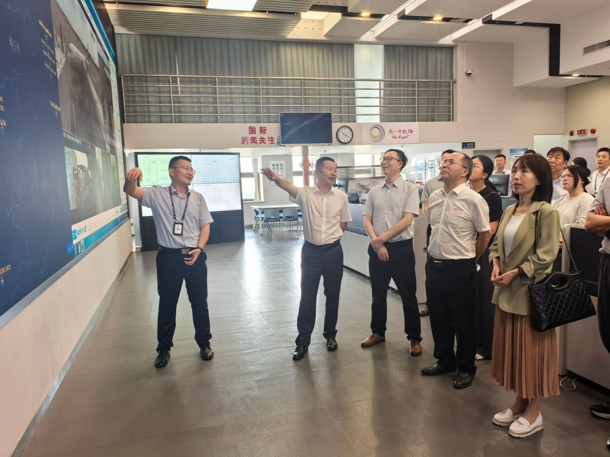 夏元清率队赴中豫航空集团有限公司调研