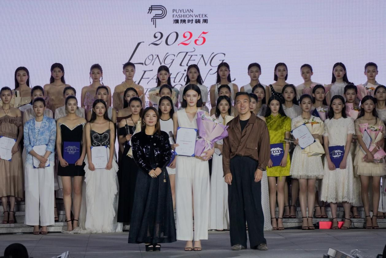 我校学子在中国时装模特大赛中摘得国际组冠军