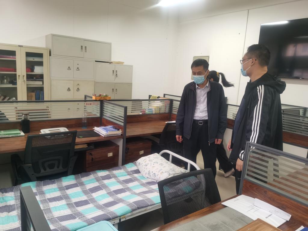 “疫”路温暖：副校长唐多毅一行走访体验能源与环境学院 “心灵驿站”心理解忧室