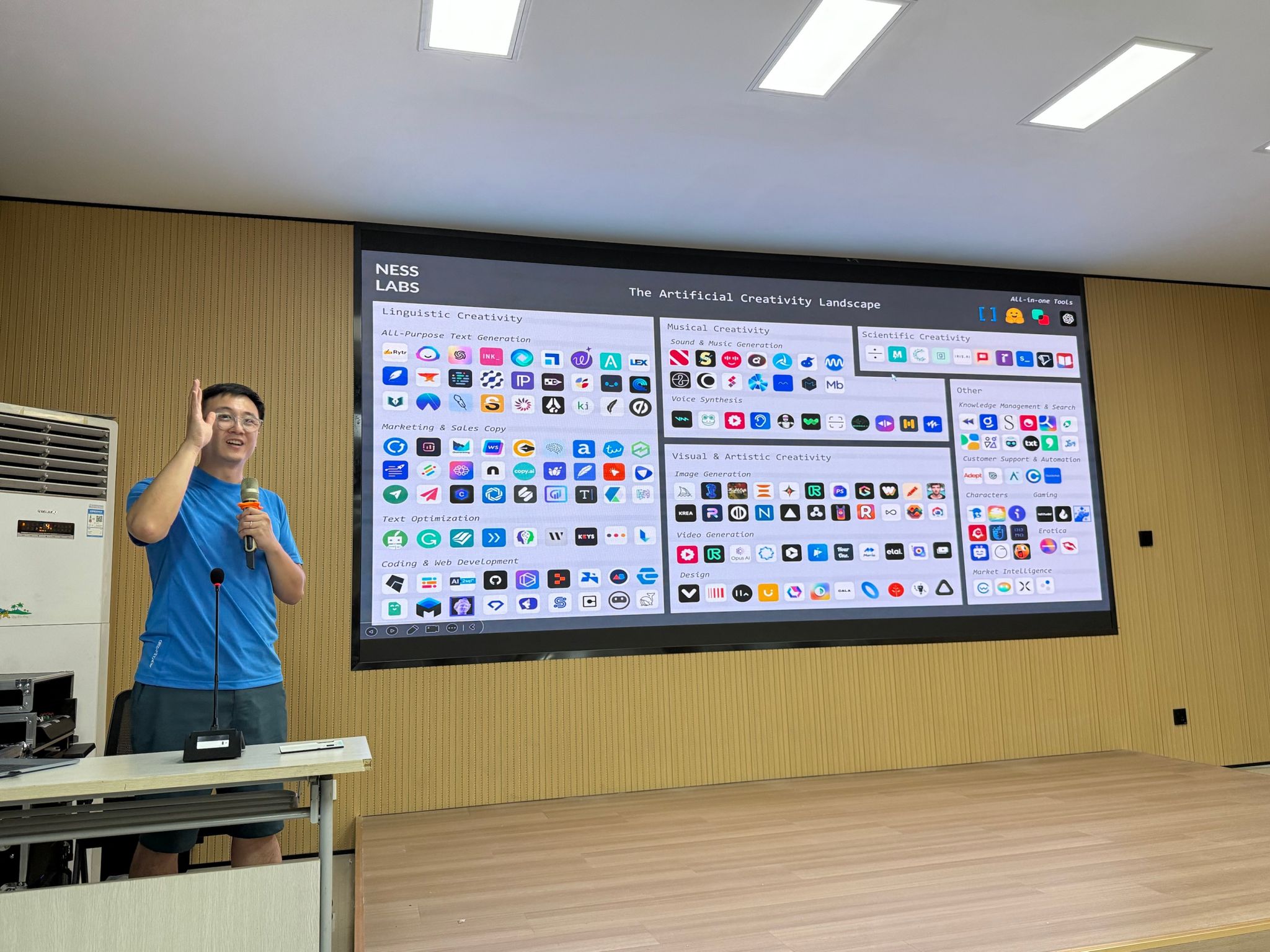 艺术设计学院举办“品牌不是Logo：品牌构建的核心方法与策略”研究生创新教育讲座